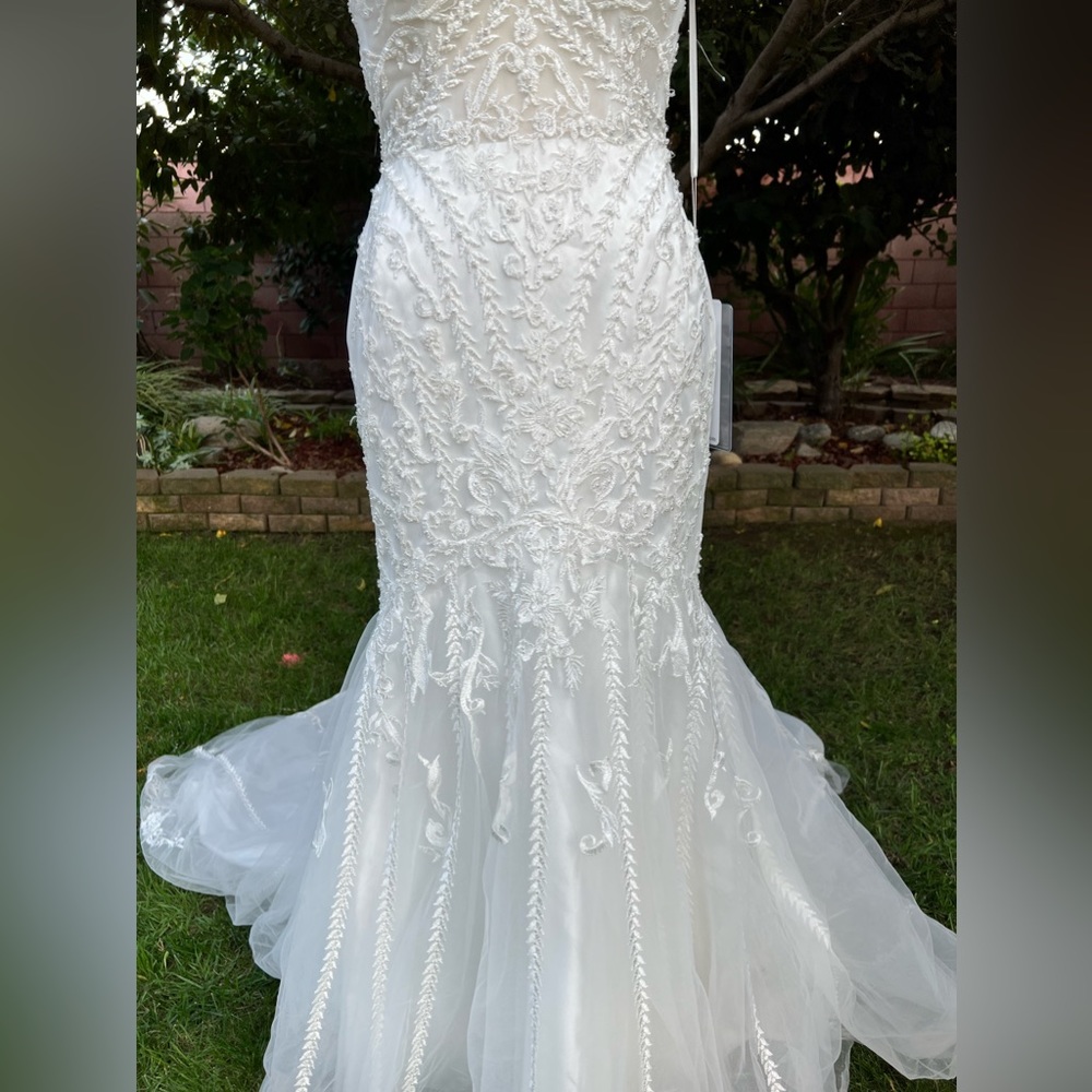 Beautiful Beaded Wedding Gown Like-New - Picture 6 of 13